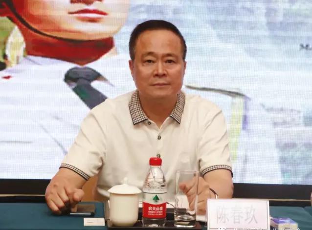 北京福建企業(yè)總商會(huì )黨委書(shū)記、會(huì )長(cháng)陳春玖